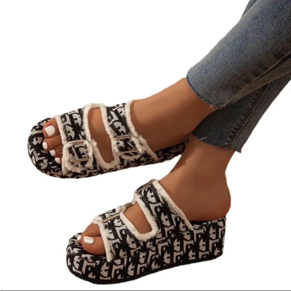 Black and White Comfort Sandals with Cushioned Footbed